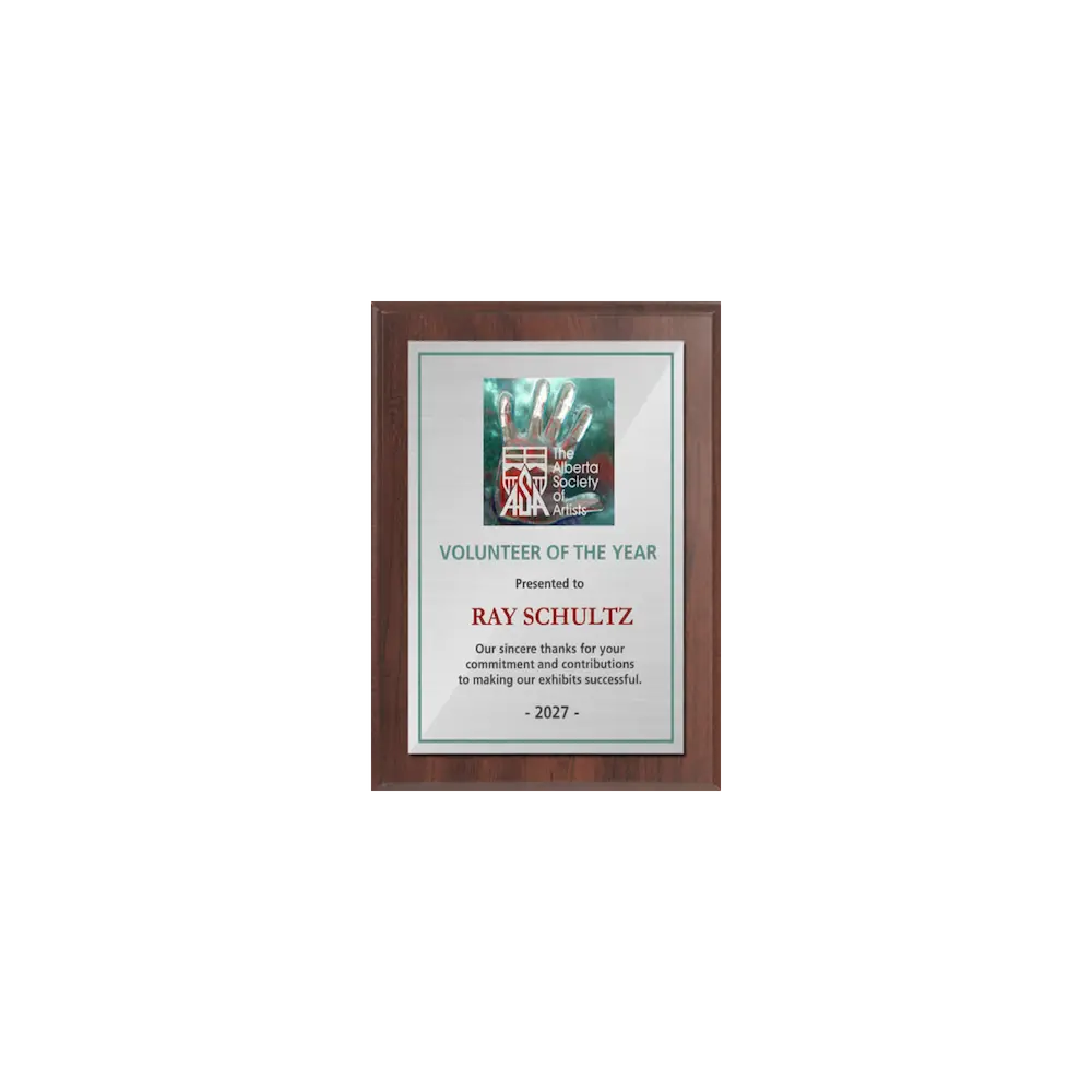 A photo of a Cherrywood Laminate plaque with a full colour plate.