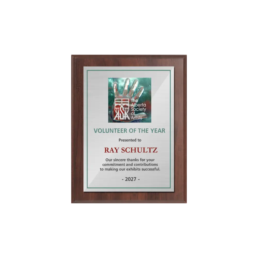 A photo of a Cherrywood Laminate plaque with a full colour plate.